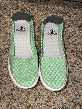 Women’s size 7 Gloria Corkys Pale Mint Woven Slip-On Shoe beach